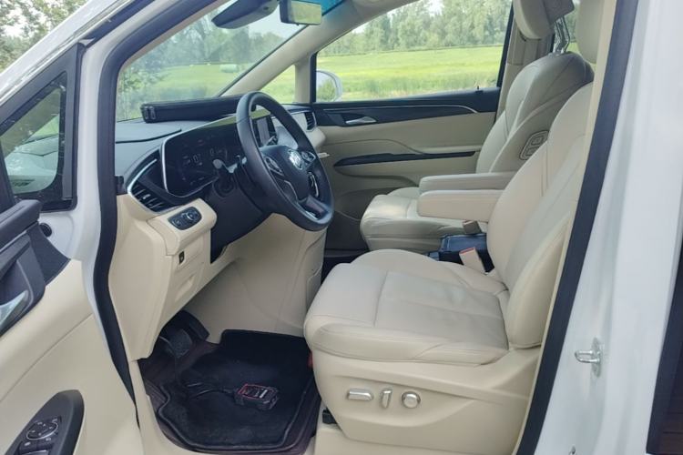 Used Buick GL8 2022 ES Landtrek 653T Luxury Edition