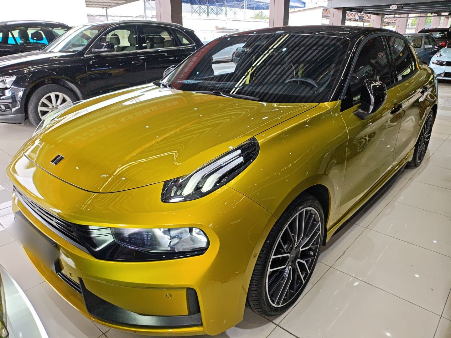 Под передней частью автомобиля