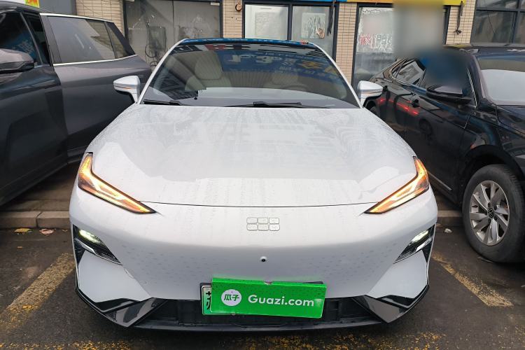 Used Geely Galaxy E8 2024 665 km Range Rear-Drive Starship Long-Range Version Front