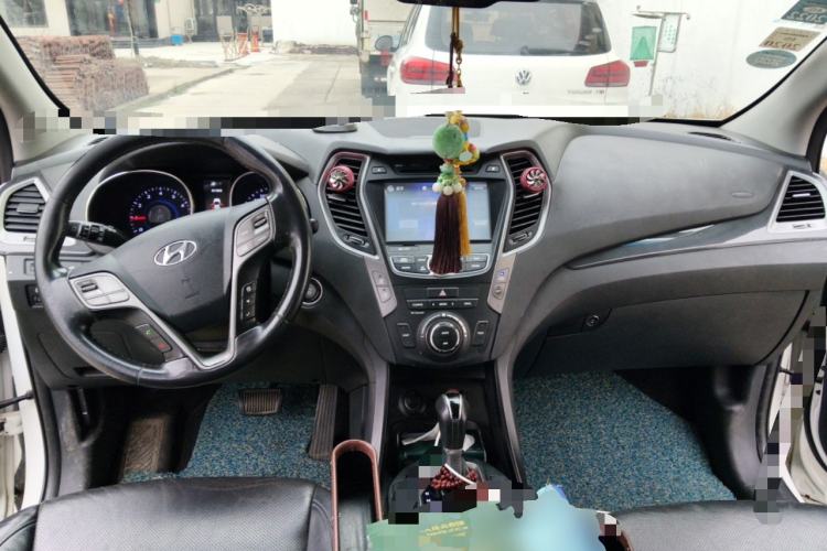 Used Hyundai Santa Fe 2015 2.0T Automatic Two-Wheel Drive Smart Version 5 Seats Center Console