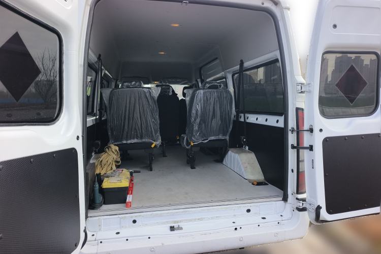 Used JMC Fushun 2023 2.0T Manual Mid-Drive Mid-Roof Commercial Multi-Purpose 7-Seater Passenger Vehicle Trunk