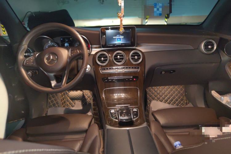 Used Mercedes-Benz GLC 2019 GLC 260 L 4MATIC Dynamic Model Center Console