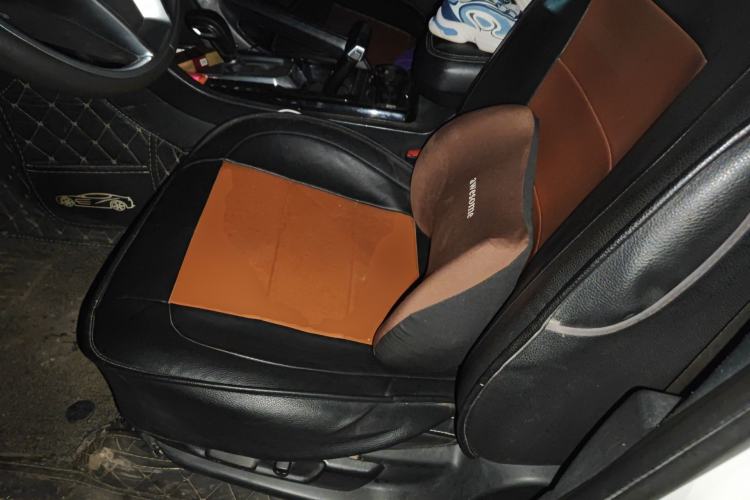 Used JMC Yusheng S350 2017 2.0T Automatic 2WD Diesel Luxury Version with Sunroof 5 Seats
