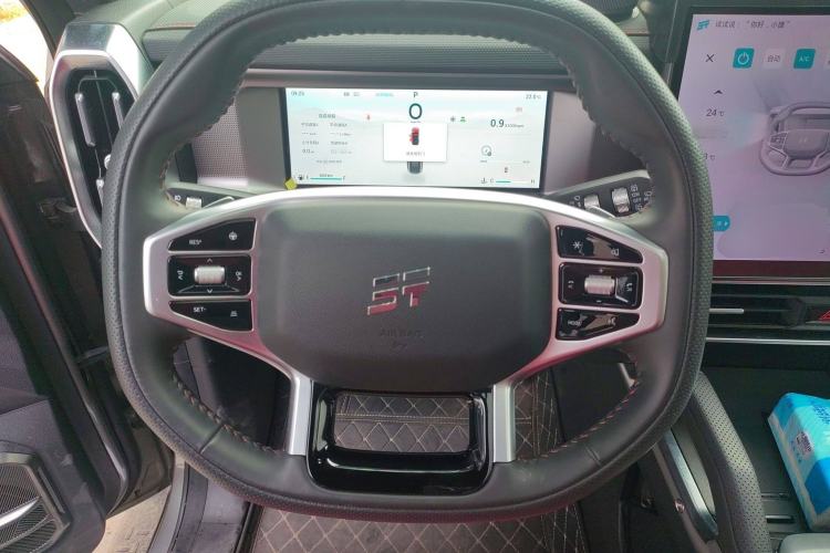 Used JETOUR Traveler 2024 2.0T All-Wheel-Drive Silver Dragon Wings Steering Wheel