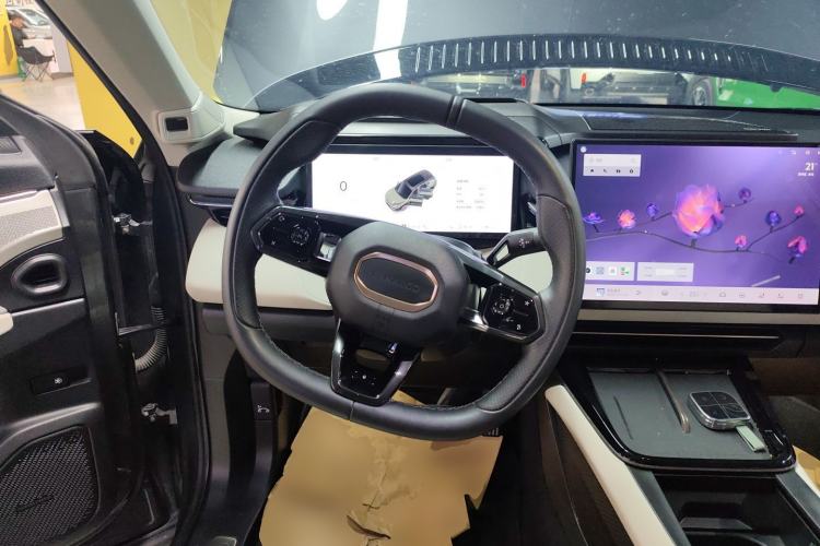 Used Lynk & Co 08 EM-P 2023 220km All-Wheel-Drive Performance Halo Steering Wheel