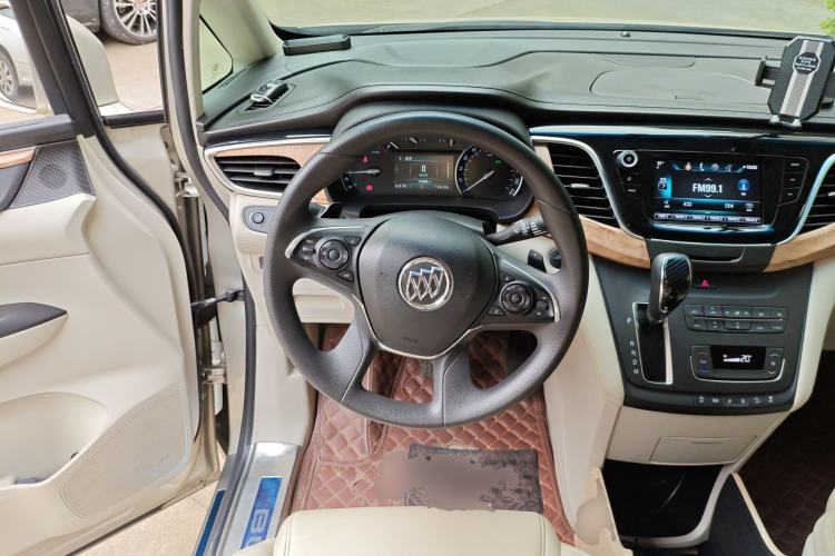 Used Buick GL8 2018 28T Luxury Model China VI Standard Steering Wheel