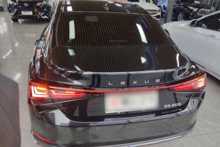 Used Lexus ES 2025 200 Premium Edition Rear