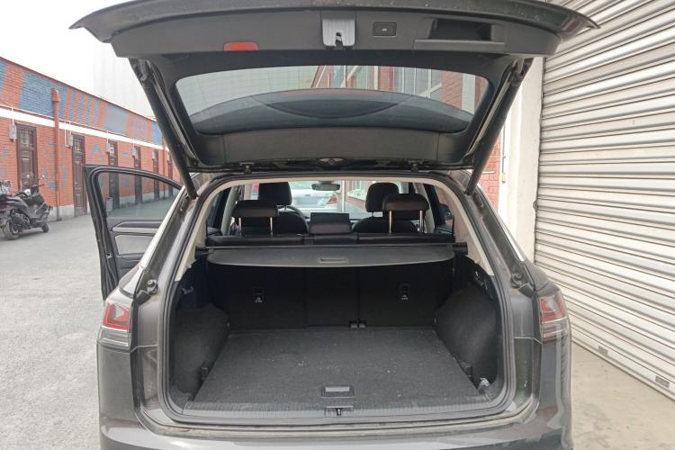 Used Volkswagen Tayron 2023 280TSI Two-Wheel-Drive Luxury Plus Advanced Version Trunk