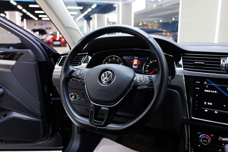 Used Volkswagen Phideon 2019 380TSI Two-Wheel Drive Business Edition China VI Standard