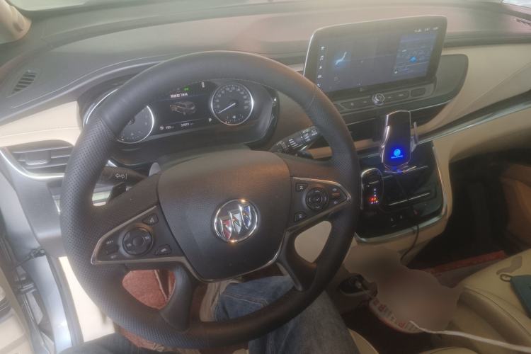 Used Buick GL8 2023 Facelifted Land Cruiser Executive Luxury Version