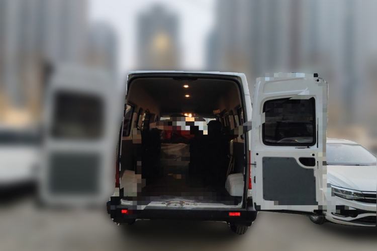 Used SAIC MAXUS Xintu V80 2024 Aotong Value Edition 6MT Long-Wheelbase Mid-Roof Model with 127 Ps Available in 6/7/8/9-Seater Configurations