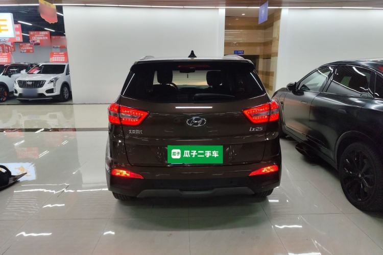 Used Hyundai ix25 2015 1.6L Automatic Two-Wheel-Drive Deluxe DLX Model
