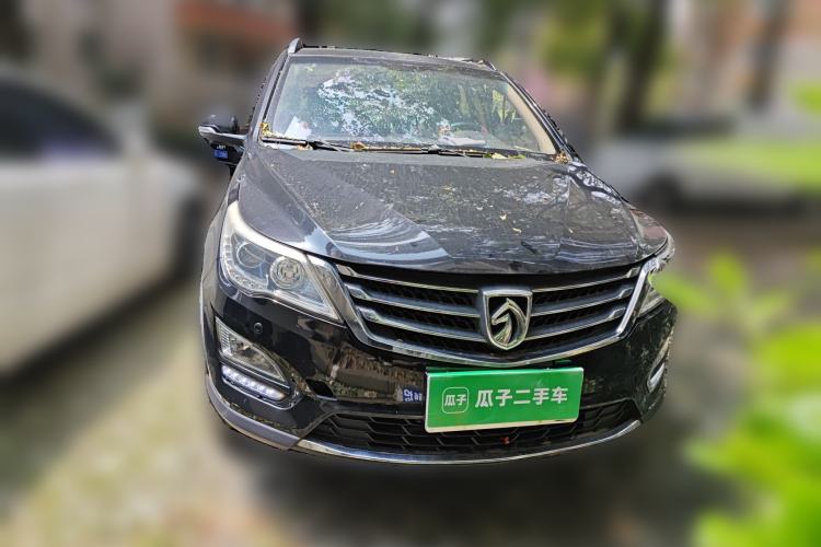 Used Baojun 560 2015 1.8L manual luxury version Front