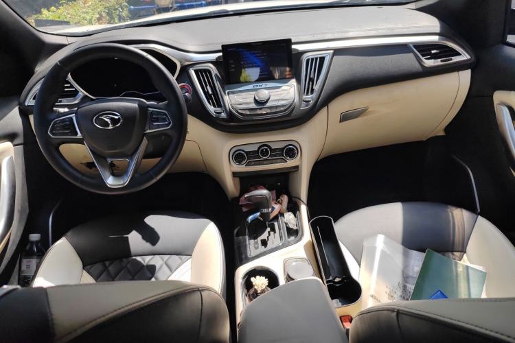 Used Soueast DX7 2015 1.5T Automatic Prestige Model Center Console