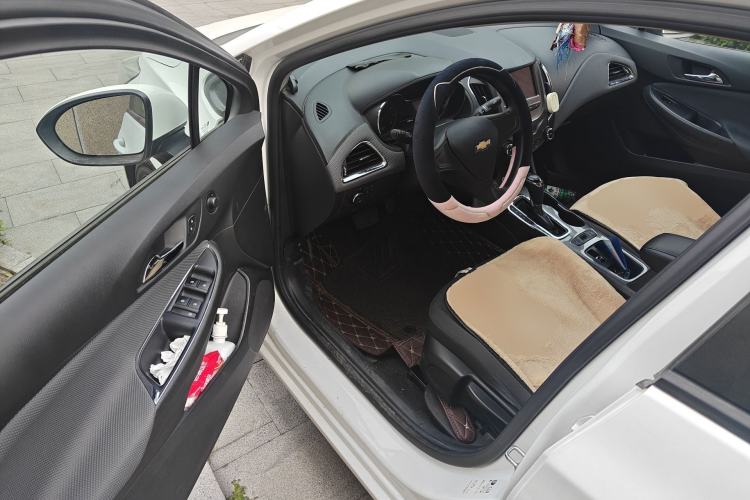 Used Chevrolet Cruze 2017 1.5L Automatic Pioneer Sunroof Edition Driver Seat