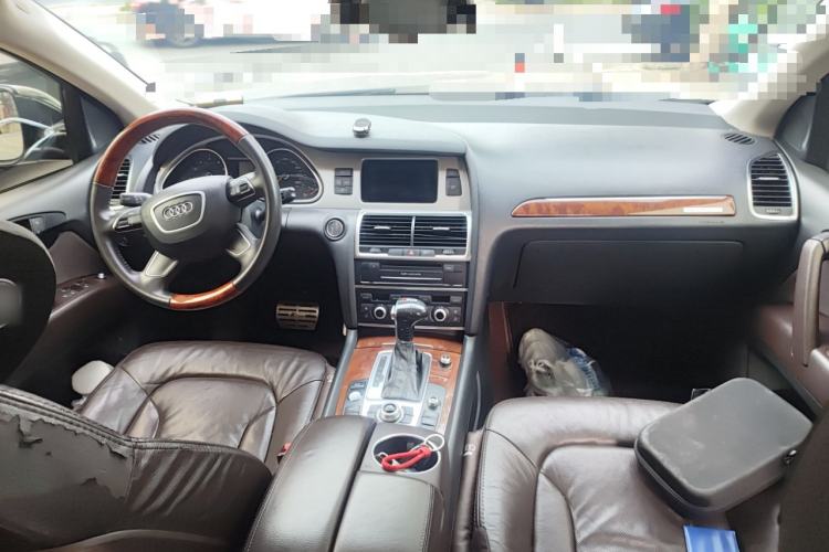 Used Audi Q7 2014 35 TFSI Ambition Edition Center Console