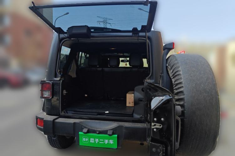 Used Jeep Wrangler 2014 3.0L Sahara Four-Door Edition Trunk