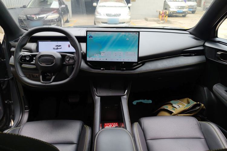 Used Lynk & Co 06 2025 Renew 1.5T Halo Center Console