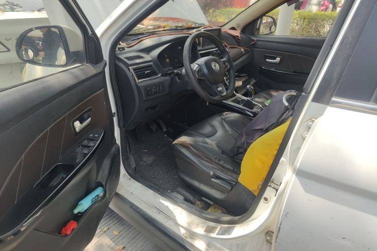 Used Dongfeng Fengon 370 2018 S370 1.5L Manual Luxury 5-Seater Driver Seat