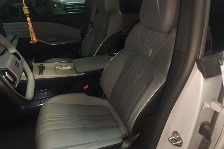 Used Geely Galaxy E8 2024 665 km Range Rear-Drive Starship Long-Range Version