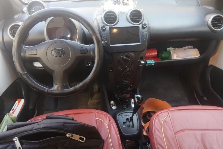 Used BYD F0 2013 1.0L AMT XuanKu Model Center Console