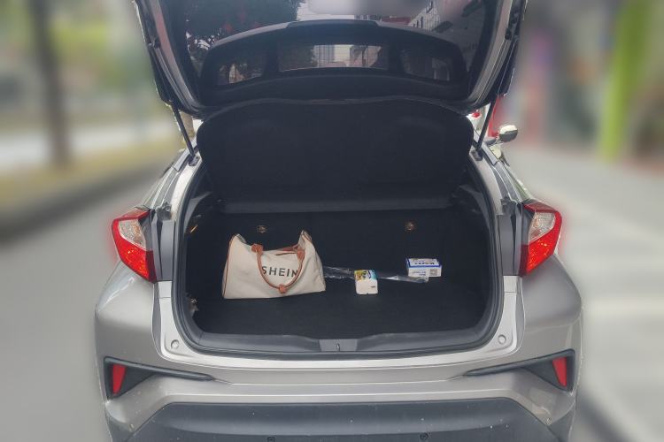 Used Toyota IZOA 2018 2.0L Yichi Version China VI Standard