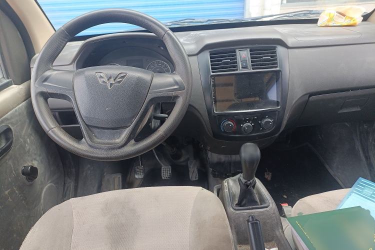 Used Wuling Rongguang S 2021 1.2L Base Model 5-Seater LSI Center Console