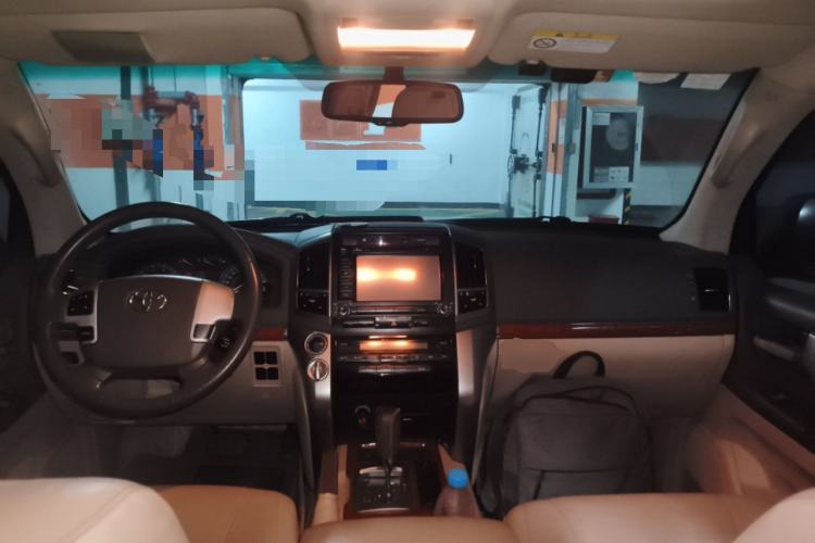 Used Toyota Land Cruiser 2012 4.0L Automatic VX Center Console