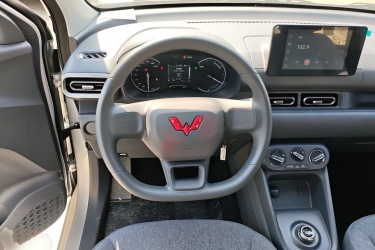 Used Wuling Hongguang New Energy 2025 Extended-Range Hybrid 50 km Standard Version
