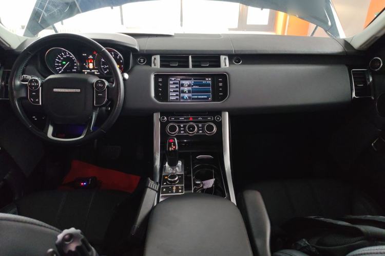Used Land Rover Range Sport 2014 3.0 SC V6 HSE Center Console