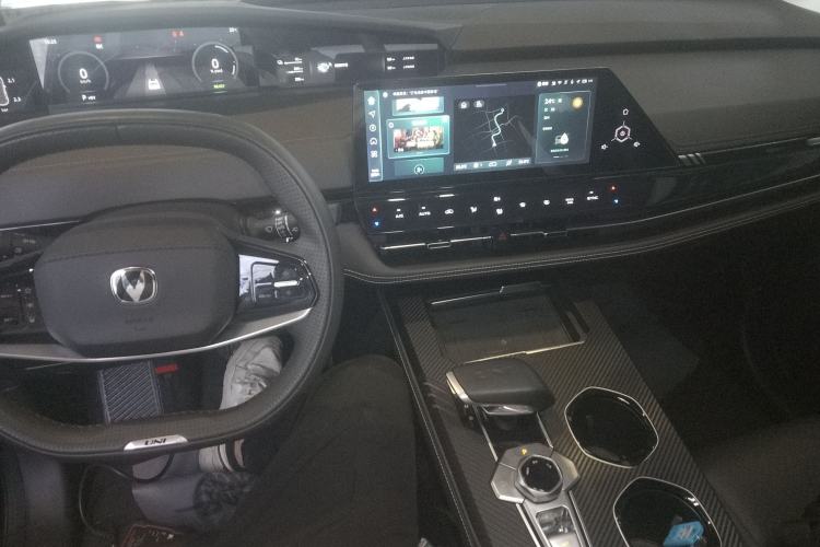 Used CHANGAN UNI-K iDD 2023 Zhidian iDD 1.5T 135km Smart & Fun Model Interior 2