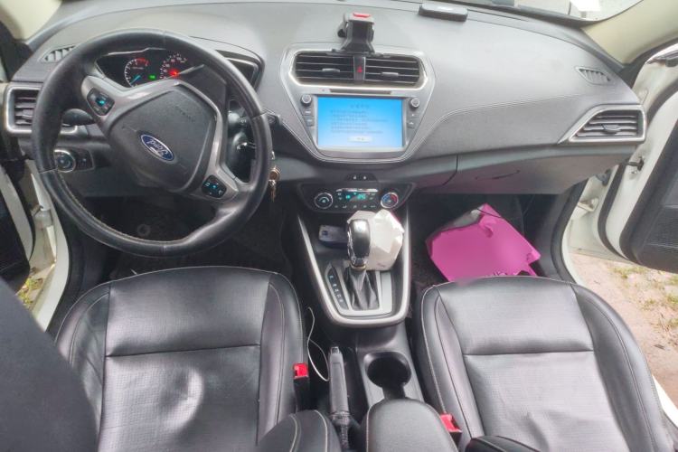 Used Ford Escort 2015 1.5L Automatic Fashion Model Center Console