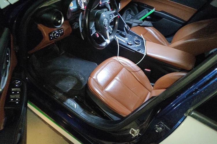 Used Alfa Romeo Giulia 2017 2.0T 280HP Luxury Edition
