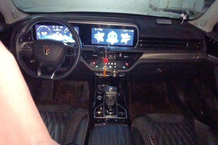 Used Hongqi HS5 2022 Revised Version 2.0T Smart Connect Flagship Edition Center Console