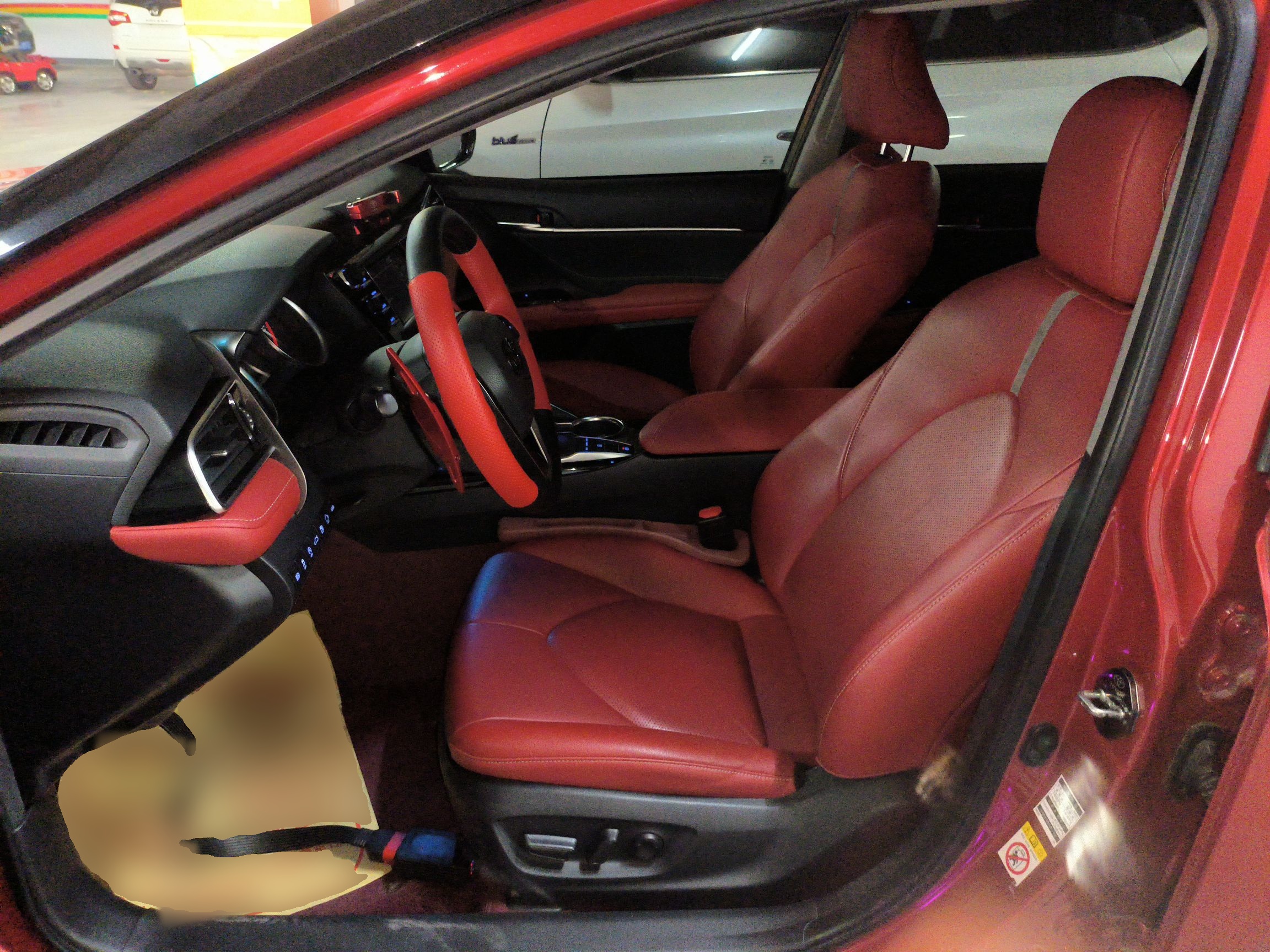 Переднее сиденье в автомобиле