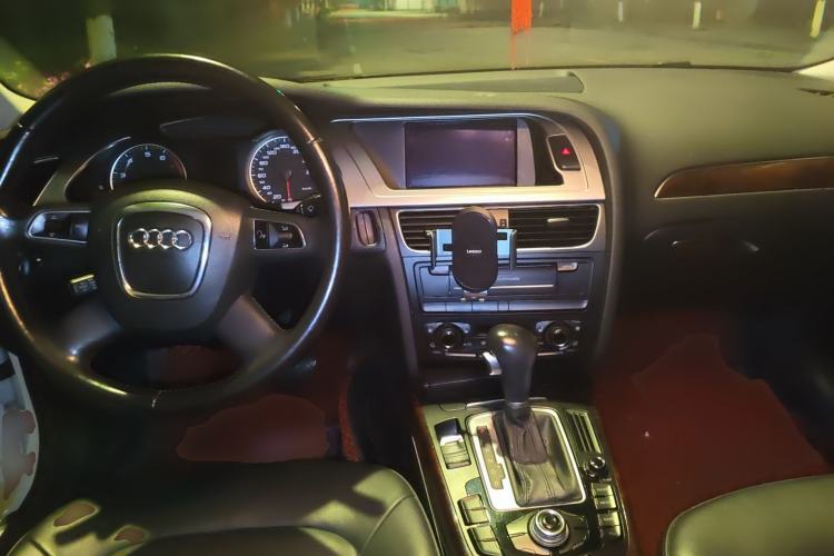 Used Audi A4L 2011 2.0 TFSI Technology Edition Center Console