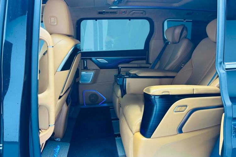 Used Wey Gaoshan 2023 Four-Wheel-Drive Executive Extended Version Interior 7