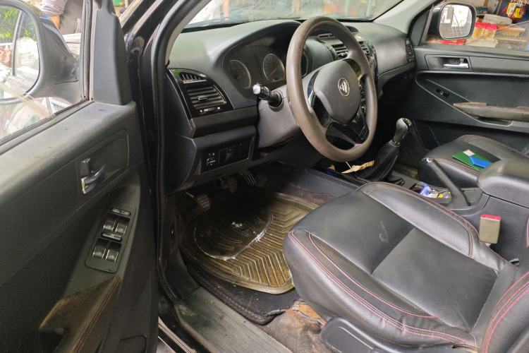 Used Foton Tunland 2017 2.8T E-Series Diesel Two-Wheel Drive Comfort Version with Low Cargo Bed and Long Cabin Meeting China V Emission Standards
