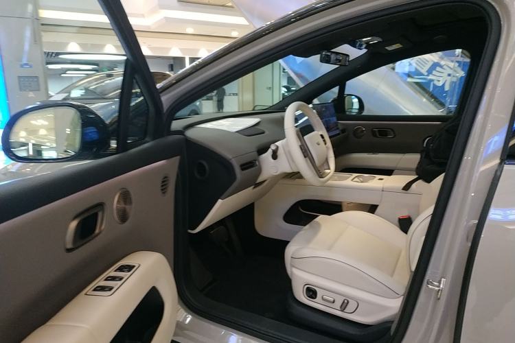 Used Li Auto i6 2025 Model Four-Wheel-Drive Standard Type Driver Seat