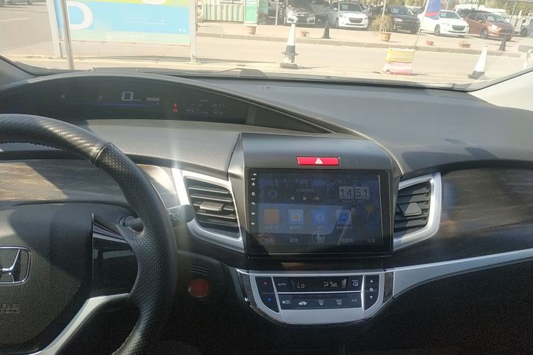 Used Honda Jade 2017 1.8L automatic Comfort version 5 seats Center Console