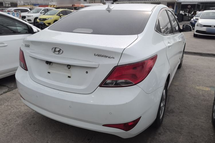 Used Hyundai Verna (older generation) 2014 1.4L Manual Smart GLS Trim Rear Right 45 Deg