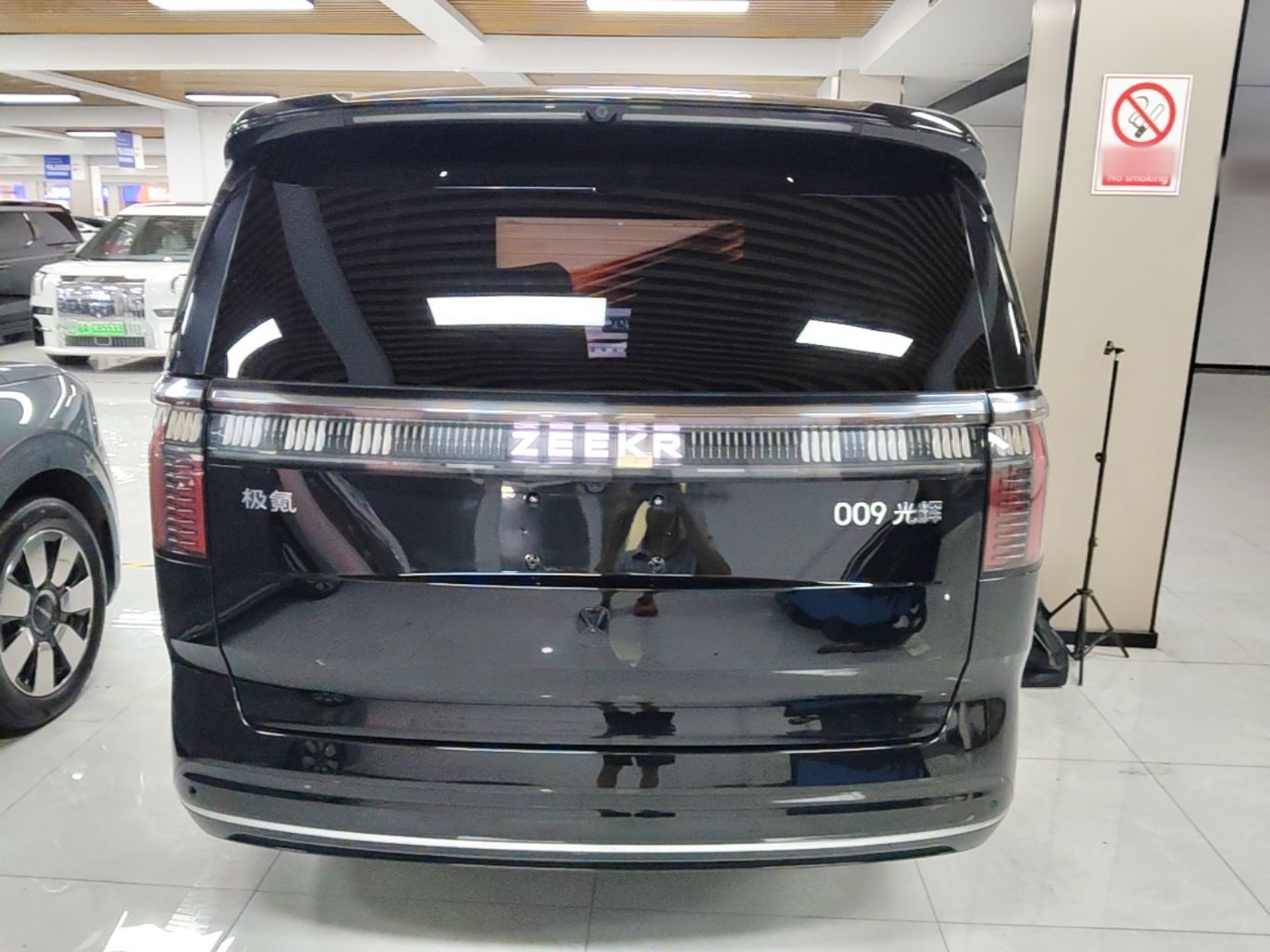 Zeekr 009 2024 GAC Trumpchi — снимка 5