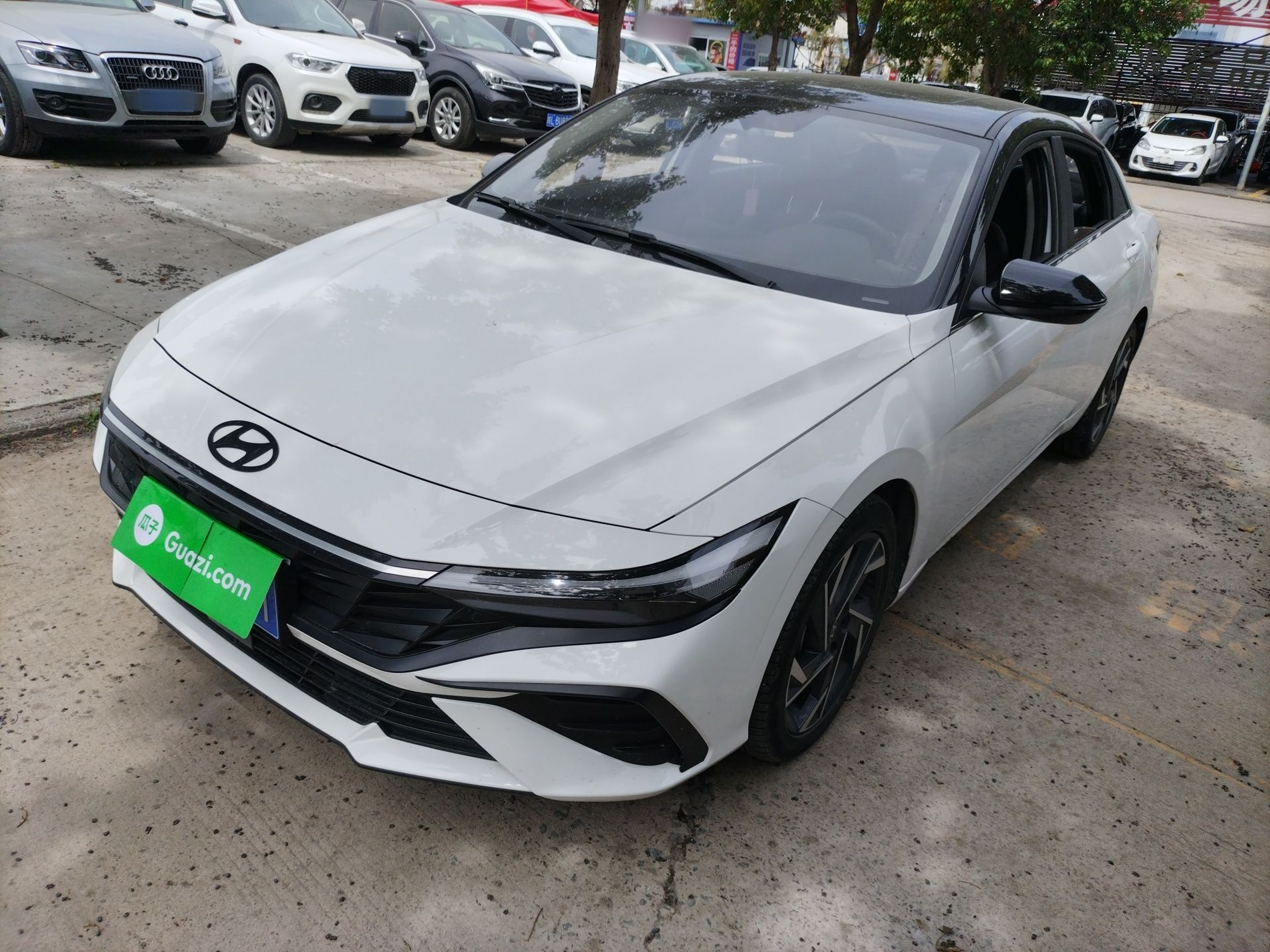 Под передней частью автомобиля