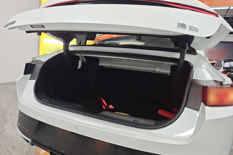 Used Changan Eado PHEV 2025 Smart New Blue Whale 145KM High-Energy Edition