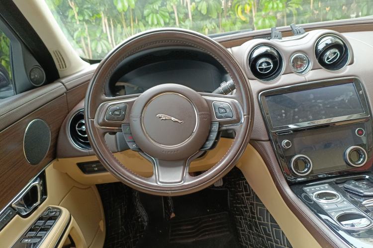 Used Jaguar XJ 2016 XJL 2.0T Two-Wheel-Drive Elegant Business Edition
