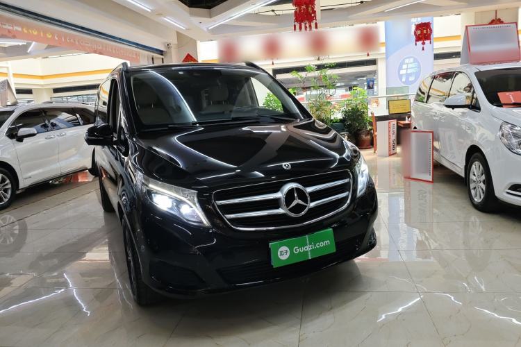 Used Mercedes-Benz V-Class 2017 V 260 Avantgarde Edition Front Right 45 Deg