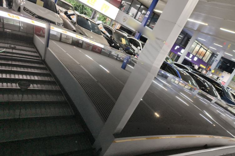 Used Nio ES8 2024 75 kWh Roof