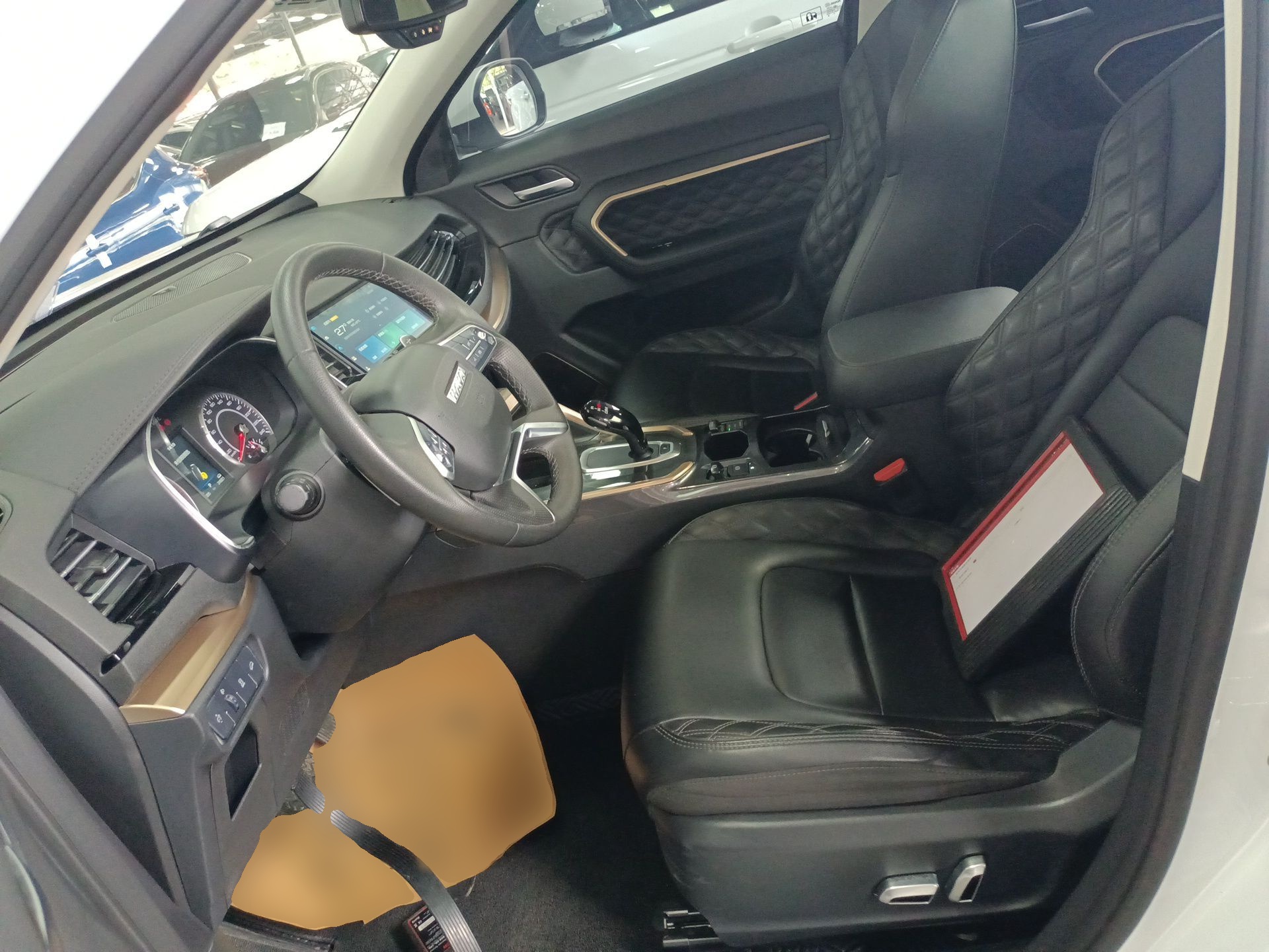 المقاعد الأمامية داخل السيارة