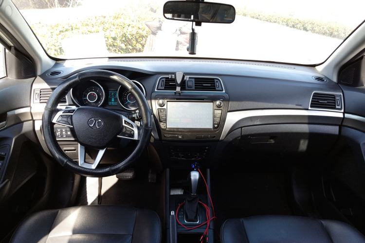 Used BAIC Senova X65 2015 2.0T automatic comfort version Center Console