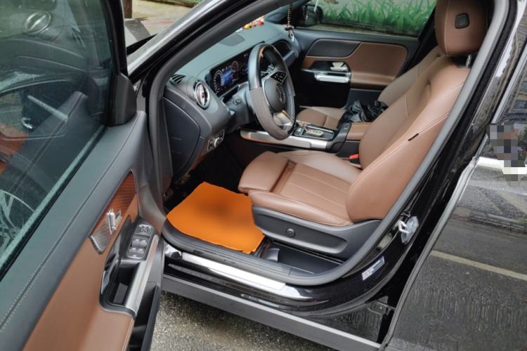 Used Mercedes-Benz GLB 2025 GLB 220 Sport Edition Driver Seat